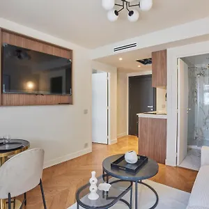 Centre De By Prestige , Paris France